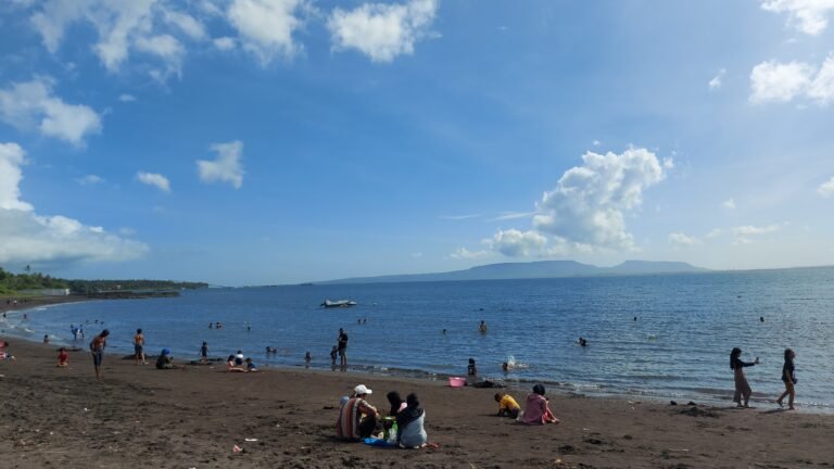 Eksotisme Pantai Seranit Banyuwangi dan Dampaknya pada Ekonomi Lokal