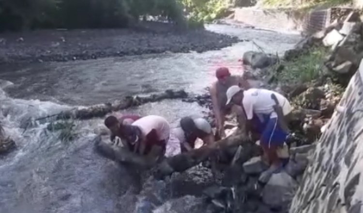 Dukungan Petani dan Petugas DPU Pengairan Banyuwangi dalam Menangani Bencana Ekologi Irigasi