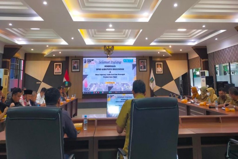 DPRD Banyuwangi Studi Banding ke Diskop UMP Jatim