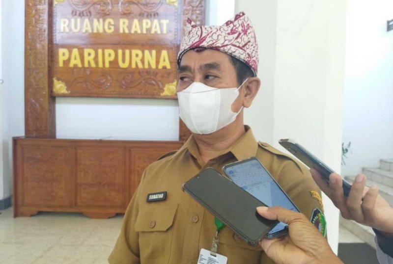 Dispendik Tegas Larang Sekolah Patok Seragam Mahal