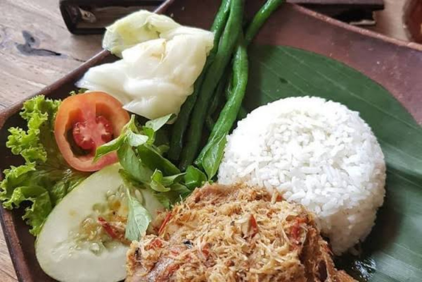 Pecel Pitik Hidangan Legendaris yang Menggugah Selera dan Cerita Masa Lalu 