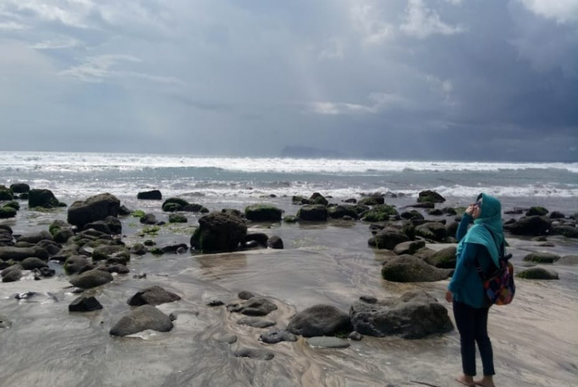 Pantai Plengkung Surga Selancar di Indonesia 