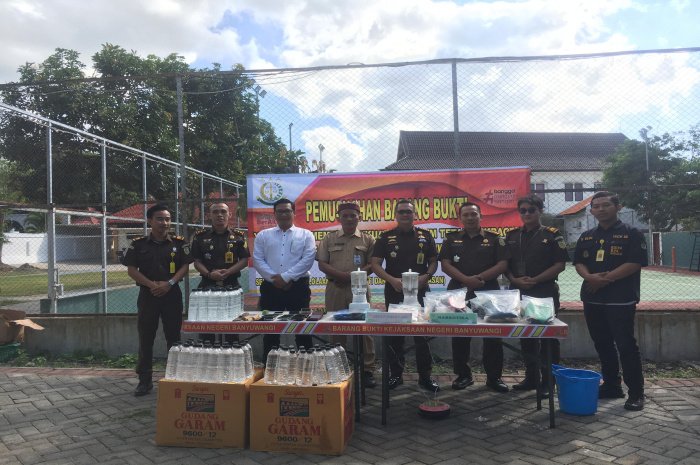 Sambut Hari Bhakti Adhyaksa Ke-64, Kejaksaan Banyuwangi Musnahkan BB